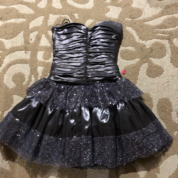 CUTE DRESS!! - Picture 3 of 3